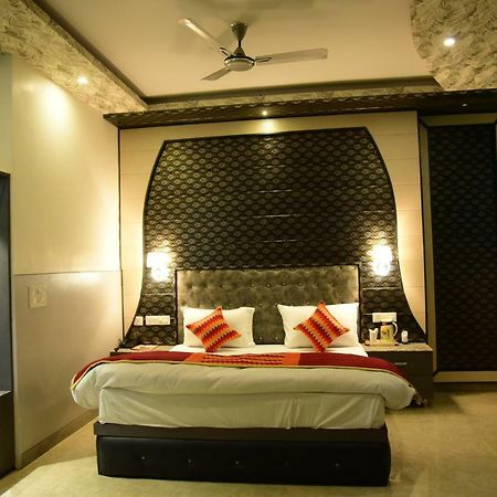 The Park Presidency Hotel 바레일리 외부 사진