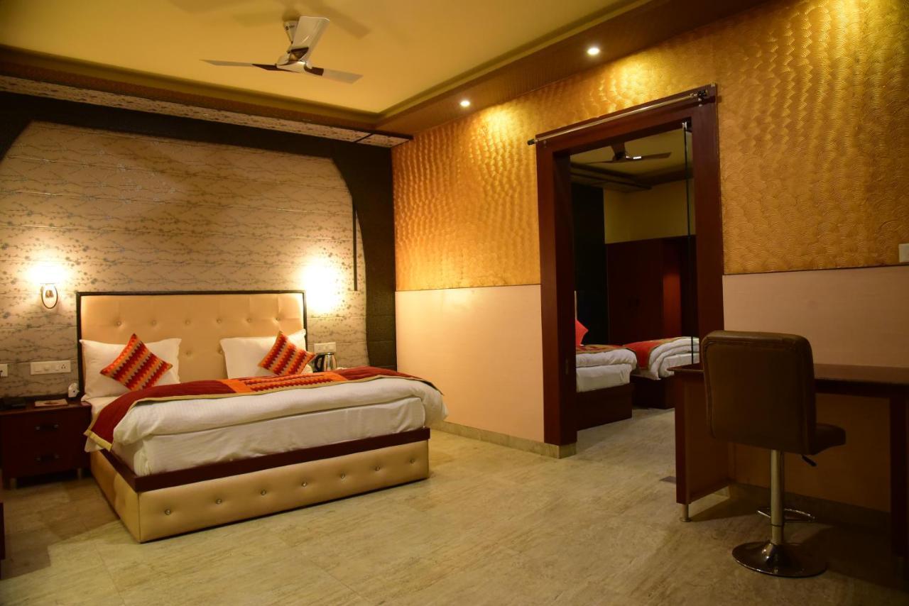 The Park Presidency Hotel 바레일리 외부 사진